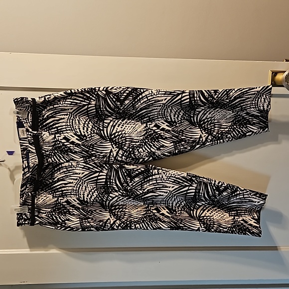 CLEARANCE! NWT Apt. 9 Torie Capri pant. Size 14. - Picture 1 of 8